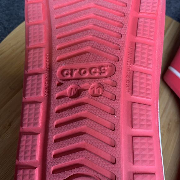 Crocs Men’s Red Slides Size 11 Comfort Sandals Slip On‎ Beach Summer - Picture 7 of 7